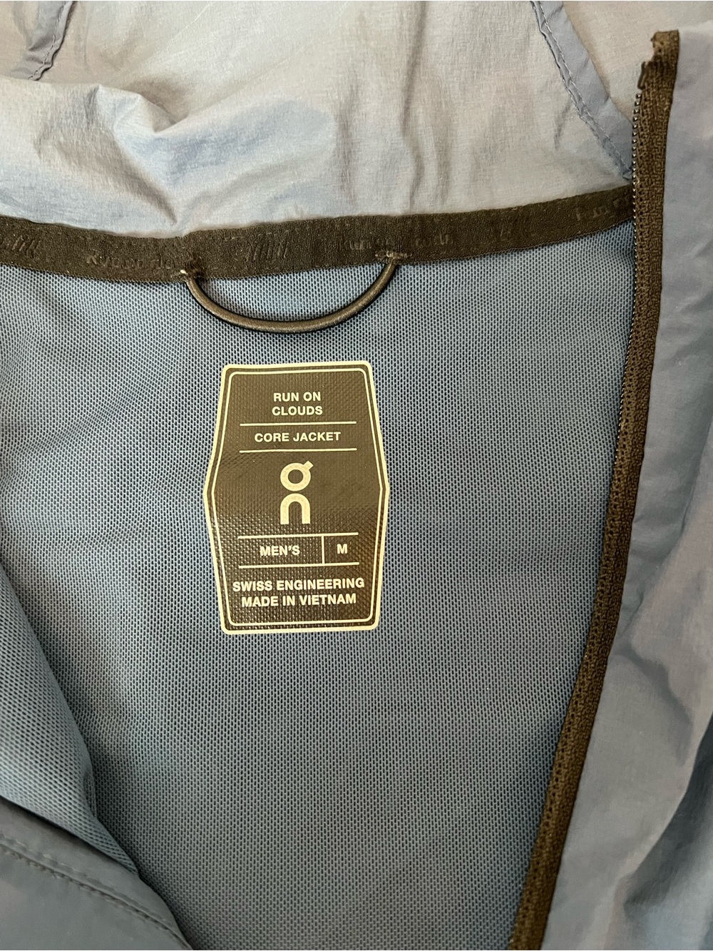 On Core Hooded Packable Running Jacket in denim/navy - Picture 3 of 3